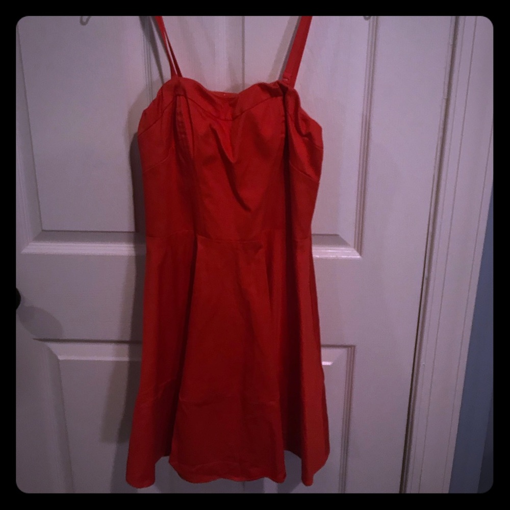 Express dress can be work with detachable straps